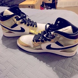 Air Jordan 1’s Mid